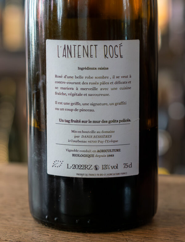 Danis-dans-la-vigne-Antenet-rose-vin-naturel-2022