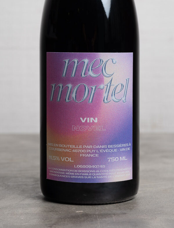 Danis-dans-la-vigne-mec-mortel-rouge-vin-naturel-2022