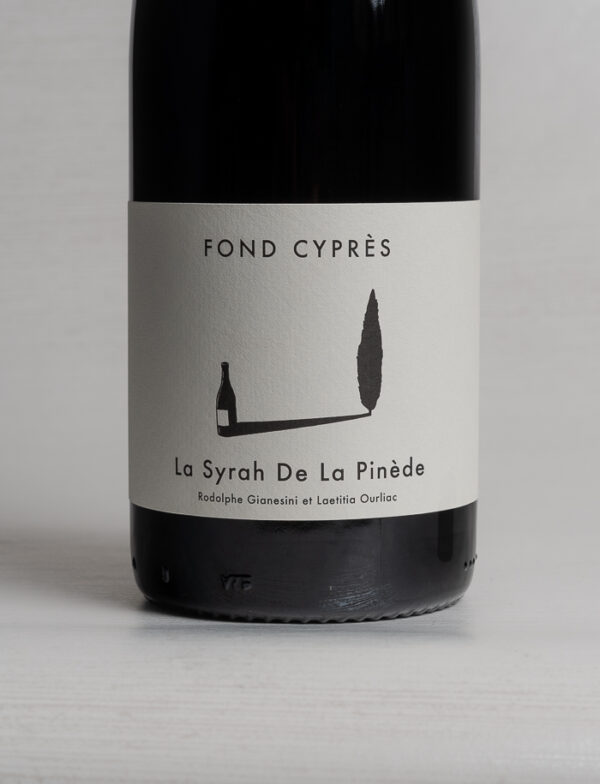 Fond-Cypres-la-syrah-de-la-pinede-rouge-vin-naturel-2022